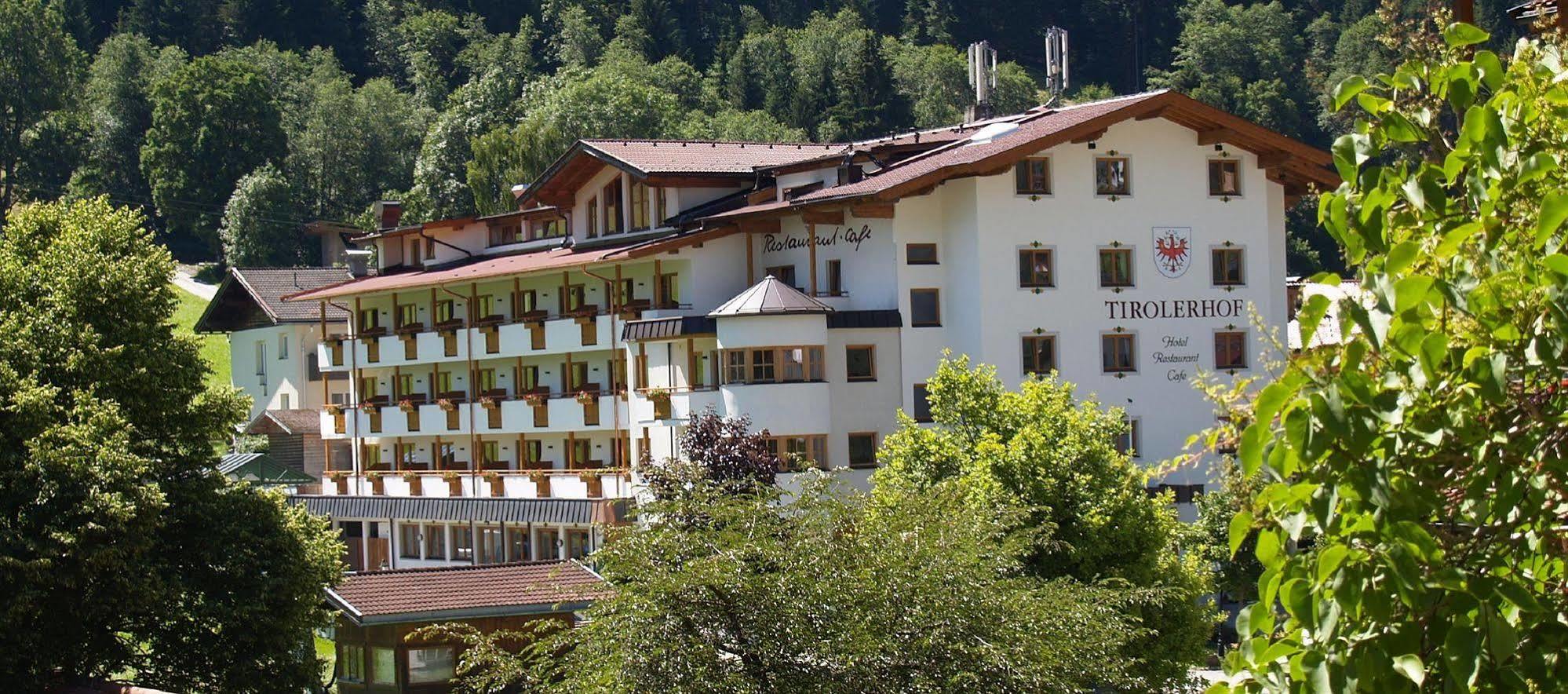Landhotel Tirolerhof - Mai Bis Mitte Juni Kein Saunabetrieb オーバーアウ エクステリア 写真